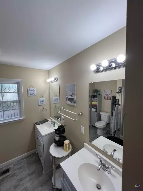 Bath - 310 Forest Hl, Warner Robins, GA 31088 photo 3 of 7