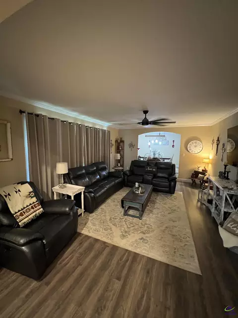 Living - 310 Forest Hl, Warner Robins, GA 31088 photo 2 of 8