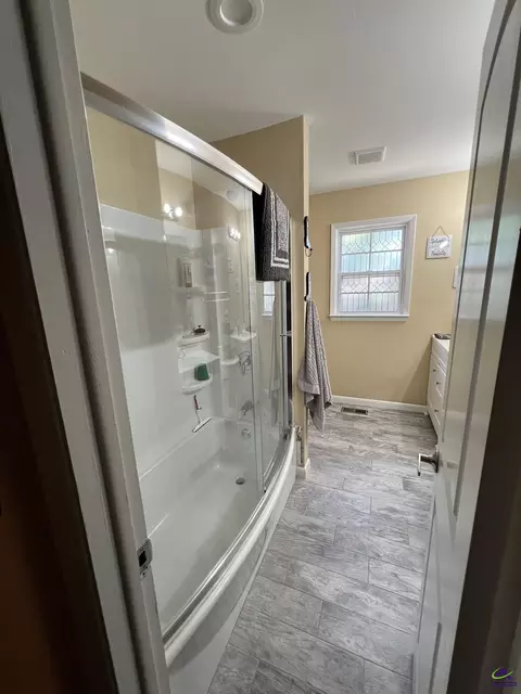 Bath - 310 Forest Hl, Warner Robins, GA 31088 photo 2 of 7