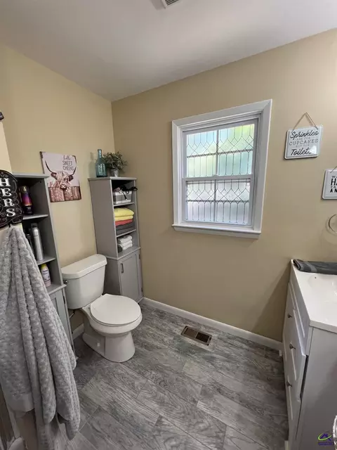 Bath - 310 Forest Hl, Warner Robins, GA 31088 photo 4 of 7
