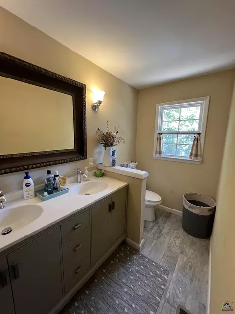Bath - 310 Forest Hl, Warner Robins, GA 31088 photo 5 of 7