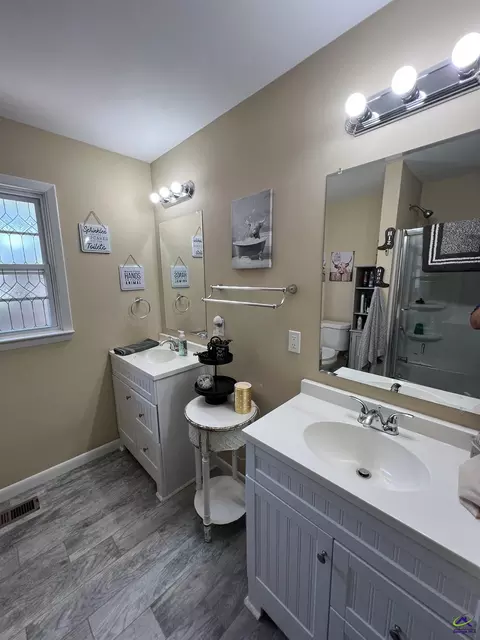Bath - 310 Forest Hl, Warner Robins, GA 31088 photo 1 of 7
