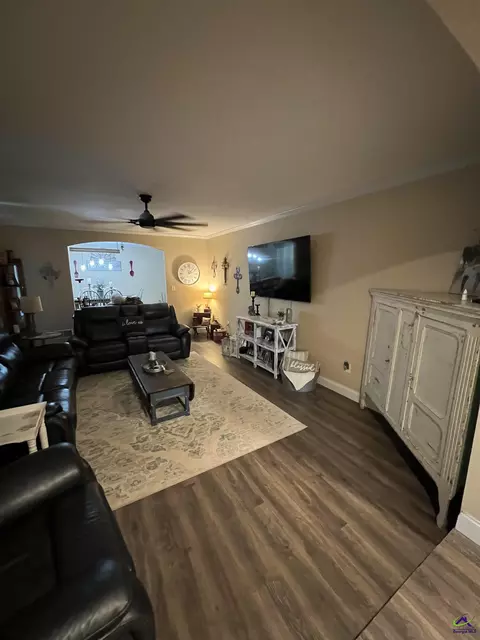 Living - 310 Forest Hl, Warner Robins, GA 31088 photo 1 of 8