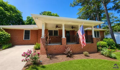 203 Springdale Dr, Warner Robins, GA 31088