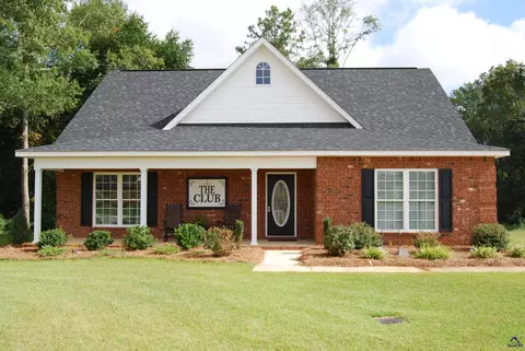 410 Lamplight Dr, Byron, GA 31008