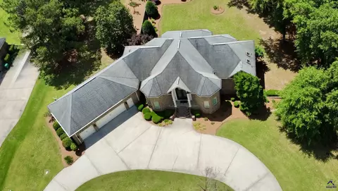 211 Lowpoint Trl, Warner Robins, GA 31093