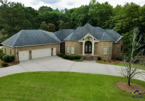 211 Lowpoint Trl, Warner Robins, GA 31093