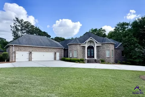 211 Lowpoint Trl, Warner Robins, GA 31093