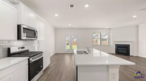 Kitchen - 221 Cattle Dr, Perry, GA 31069 photo 2 of 5