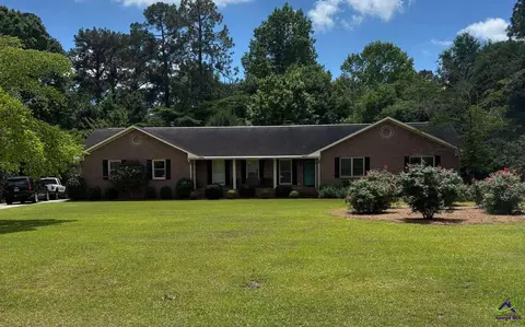 1010 S Ridge Cir, Perry, GA 31069