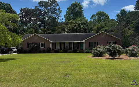 1010 S Ridge Cir, Perry, GA 31069