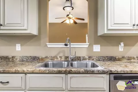 Kitchen - 320 Haven Way, Perry, GA 31069 photo 2 of 2