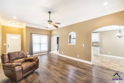 Living - 320 Haven Way, Perry, GA 31069 photo 2 of 3