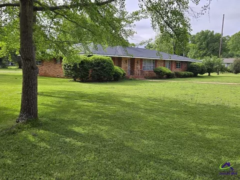 606 Westview Dr, Fort Valley, GA 31030
