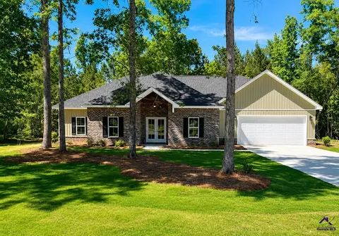 226 Woodland Trl, Cochran, GA 31014