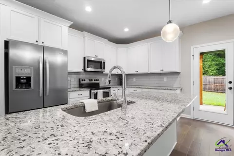 Kitchen - 133 W River Cane Run, Perry, GA 31069 photo 6 of 6
