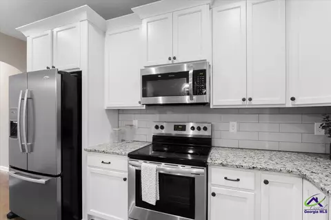 Kitchen - 133 W River Cane Run, Perry, GA 31069 photo 4 of 6