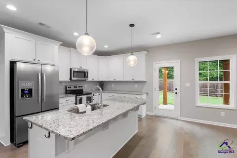 Kitchen - 133 W River Cane Run, Perry, GA 31069 photo 3 of 6