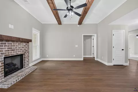 Living - 1207 Morningside Dr, Perry, GA 31069 photo 4 of 4