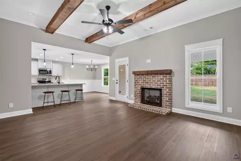 Living - 1207 Morningside Dr, Perry, GA 31069 photo 1 of 4