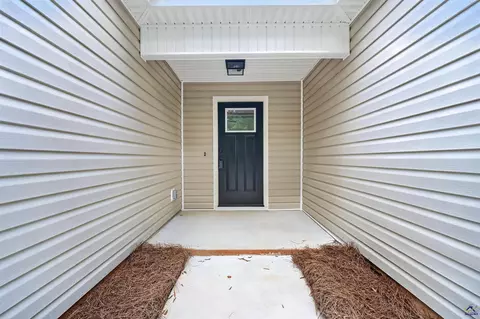 Entry Way - 1207 Morningside Dr, Perry, GA 31069 photo 1 of 5