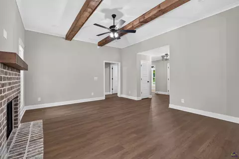 Living - 1207 Morningside Dr, Perry, GA 31069 photo 2 of 4