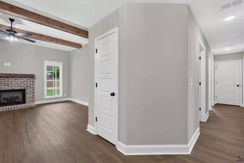 Entry Way - 1207 Morningside Dr, Perry, GA 31069 photo 3 of 5