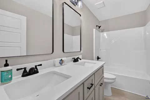 Bath - 1207 Morningside Dr, Perry, GA 31069 photo 7 of 7