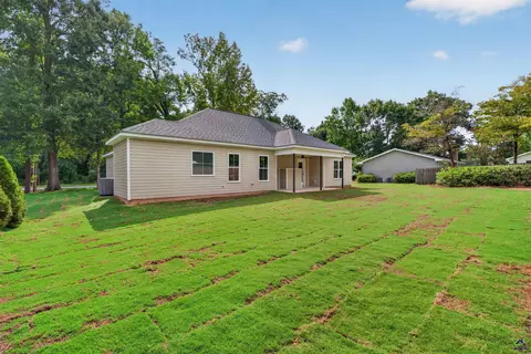 Exterior - 1207 Morningside Dr, Perry, GA 31069 photo 5 of 9
