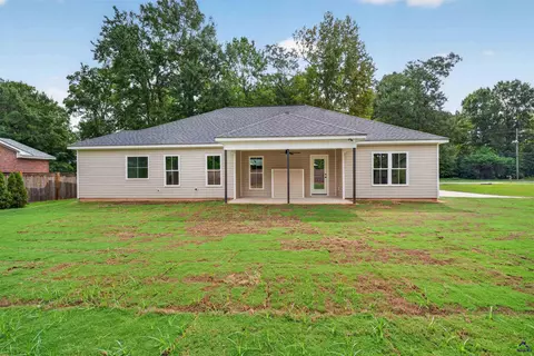 Exterior - 1207 Morningside Dr, Perry, GA 31069 photo 4 of 9