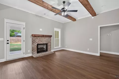 Living - 1207 Morningside Dr, Perry, GA 31069 photo 3 of 4