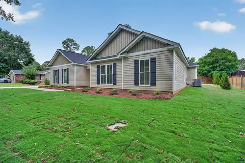 Exterior - 1207 Morningside Dr, Perry, GA 31069 photo 2 of 9