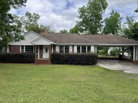 145 S Second St, Cochran, GA 31014