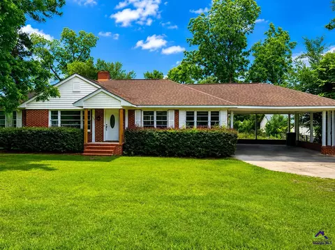 145 S Second St, Cochran, GA 31014