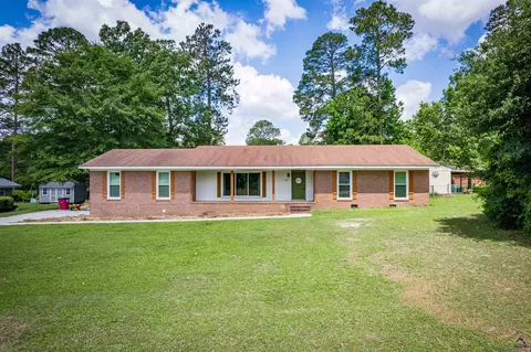 30 Daniel St, Hawkinsville, GA 31036