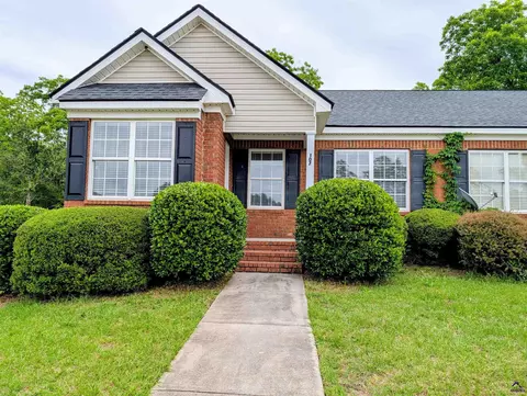 107 N Pointe Dr, Centerville, GA 31028