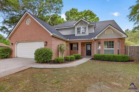 102 Applegate Ct, Bonaire, GA 31005