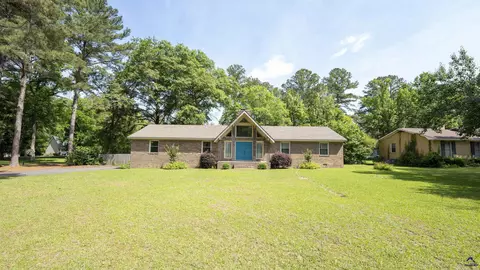 121 Robert Dr, Cochran, GA 31014