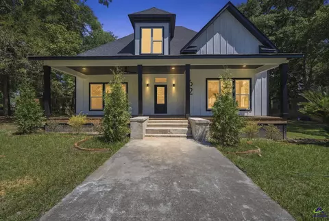 62 Merritt St, Hawkinsville, GA 31036