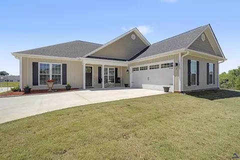1804 Quail Ridge Ln, Perry, GA 31069