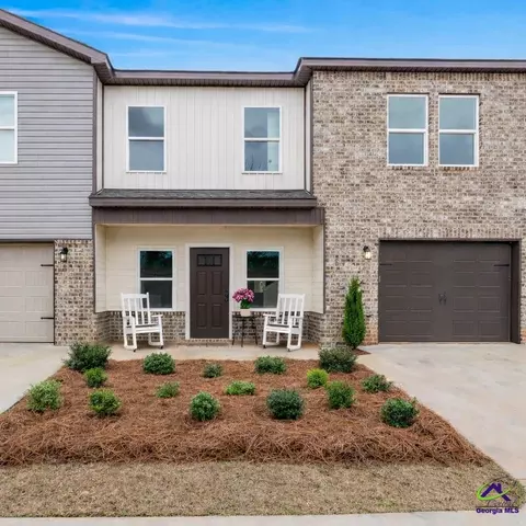 302 Beau Claire Cir, Byron, GA 31008