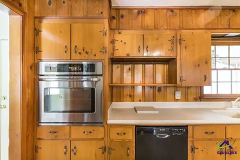 Kitchen - 1431 Tucker Rd, Perry, GA 31069 photo 4 of 5