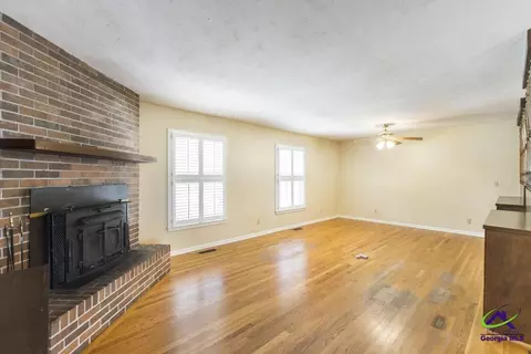 Living - 1431 Tucker Rd, Perry, GA 31069 photo 2 of 3