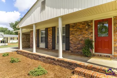 Exterior - 1431 Tucker Rd, Perry, GA 31069 photo 6 of 11