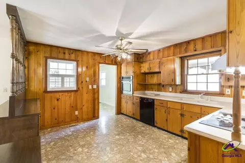 Kitchen - 1431 Tucker Rd, Perry, GA 31069 photo 2 of 5