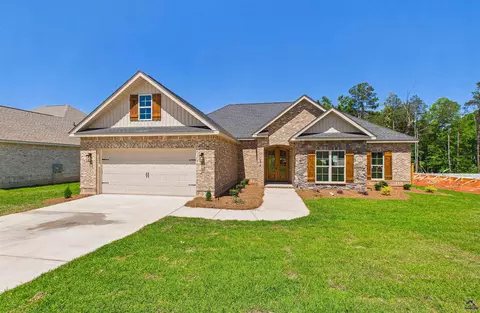 214 Golden Chestnut Bnd, Bonaire, GA 31005