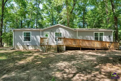 44 Spring Lake Dr, Hawkinsville, GA 31036