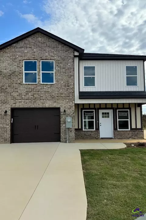 246 Beau Claire Cir, Byron, GA 31008