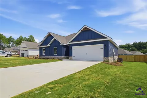 Exterior - 210 Hampton Chase, Perry, GA 31069 photo 2 of 8