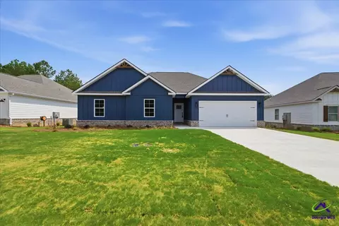 210 Hampton Chase, Perry, GA 31069